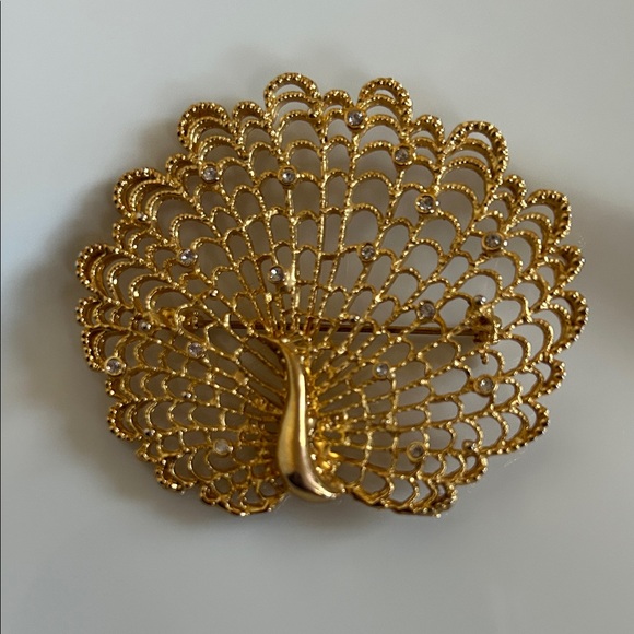 Accessories - Vintage Gold Tone Metal Peacock Brooch